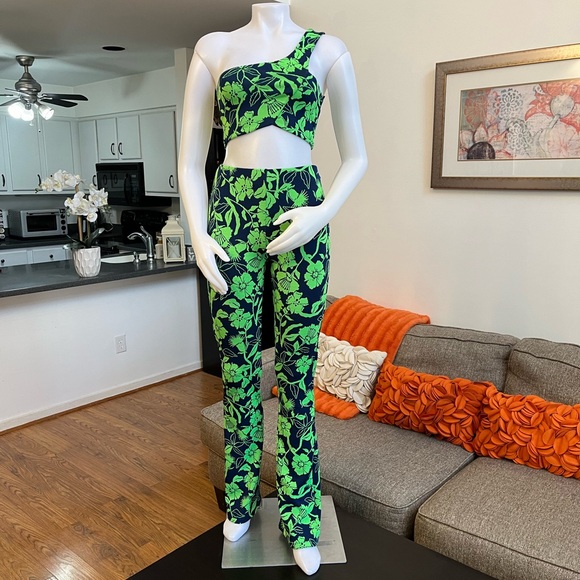 ❣️🆕Zara Jacquard High Waist Floral Print Flare Pants & One Shoulder Top❣️ - Picture 3 of 12